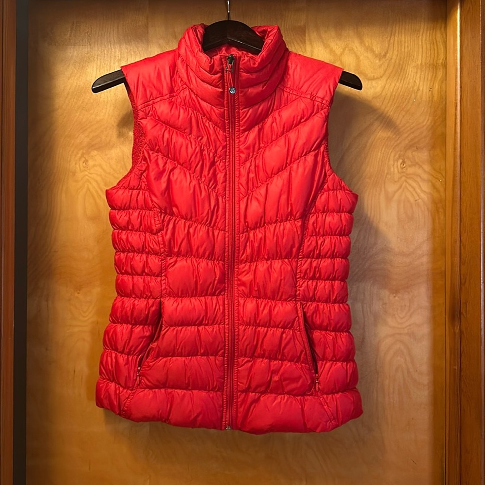 Athleta Red Puffer Vest Medium